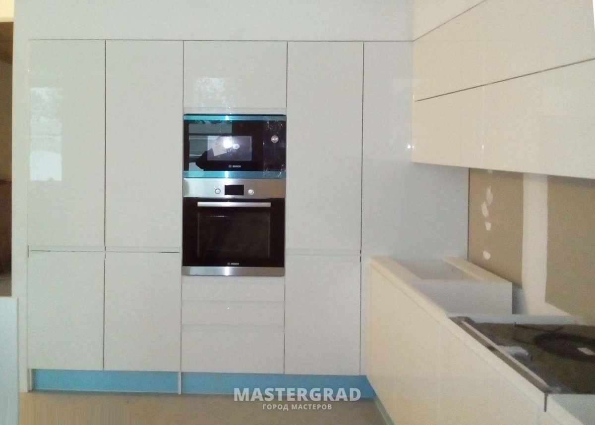 Кухонный гарнитур угловой со встроенной техникой