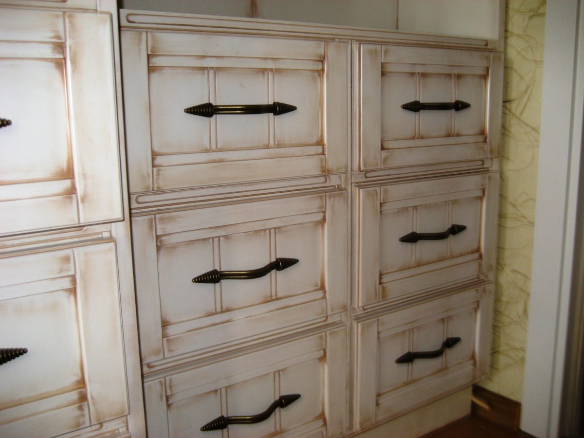 Состаренная бирюзовая мебель