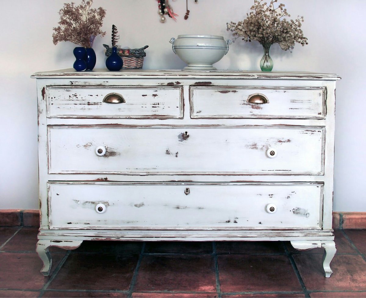 Состаренный комод в стиле Прованс