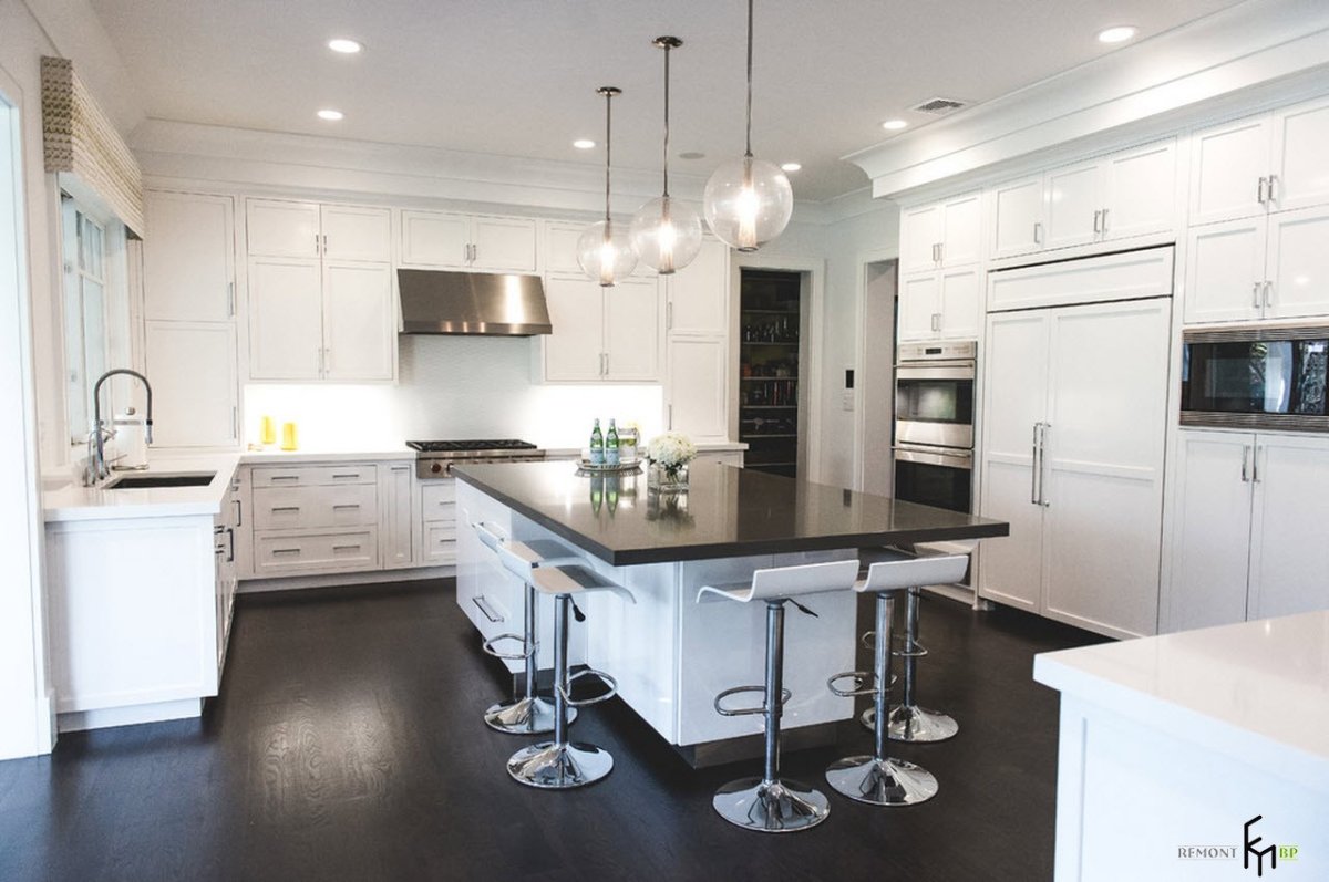 Кухни в бело-серых тонах с островком