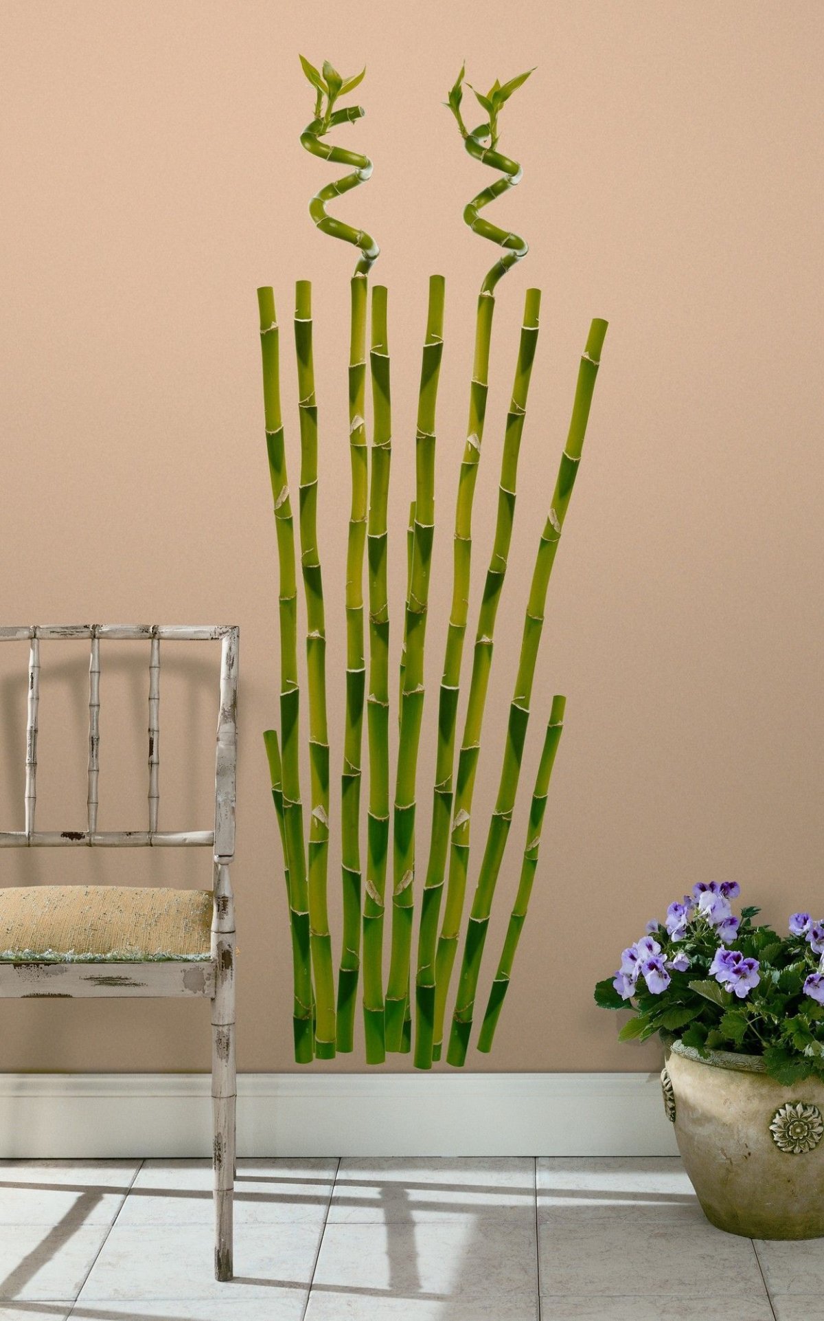 Стволы бамбука в интерьере