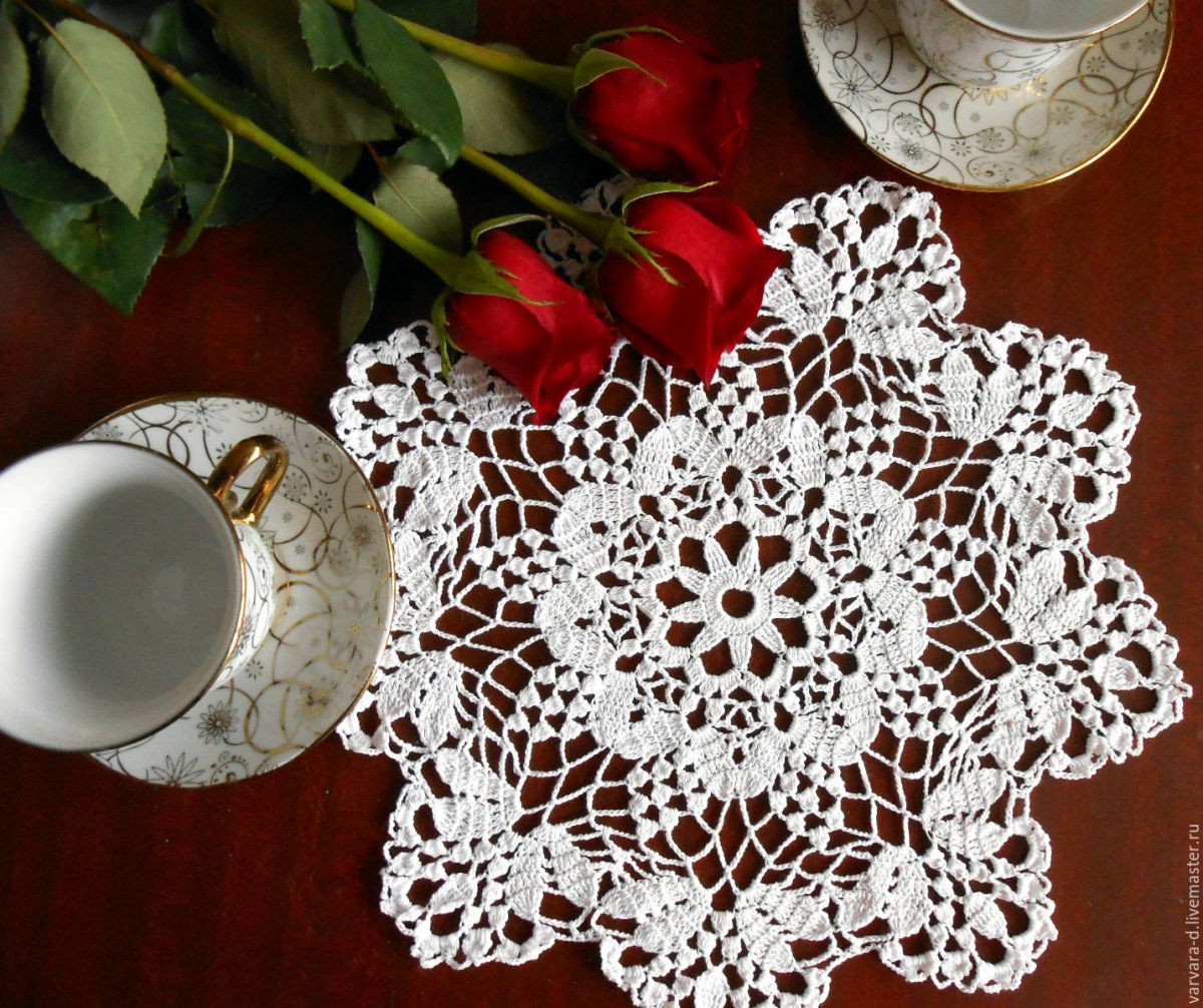 Накрахмаленная салфетка крючком