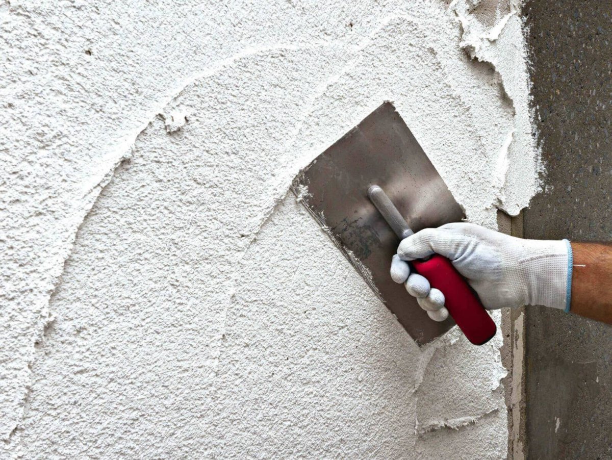 Затирка глиняной стены