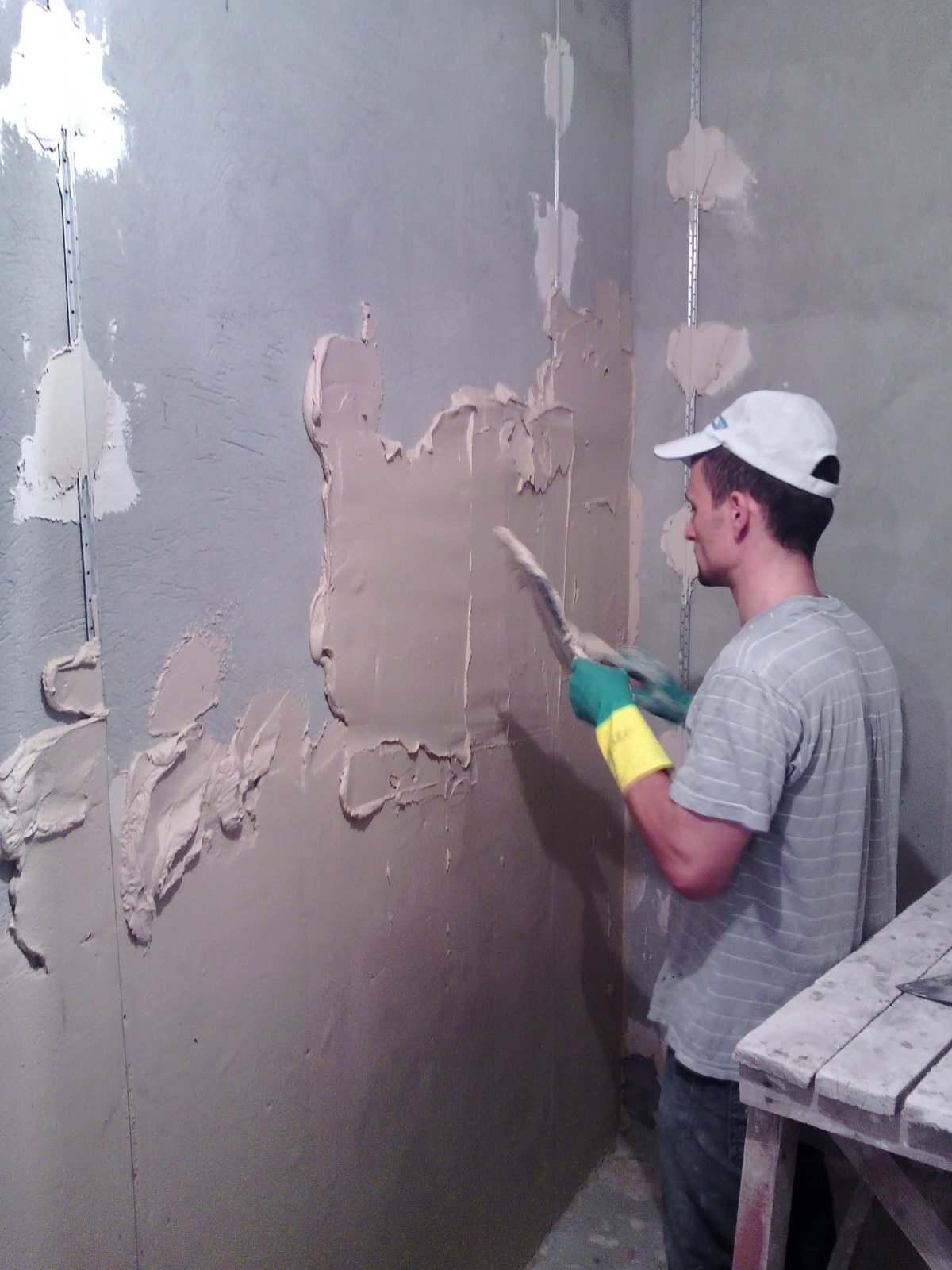 Технология штукатурки стен цементно песчаным раствором