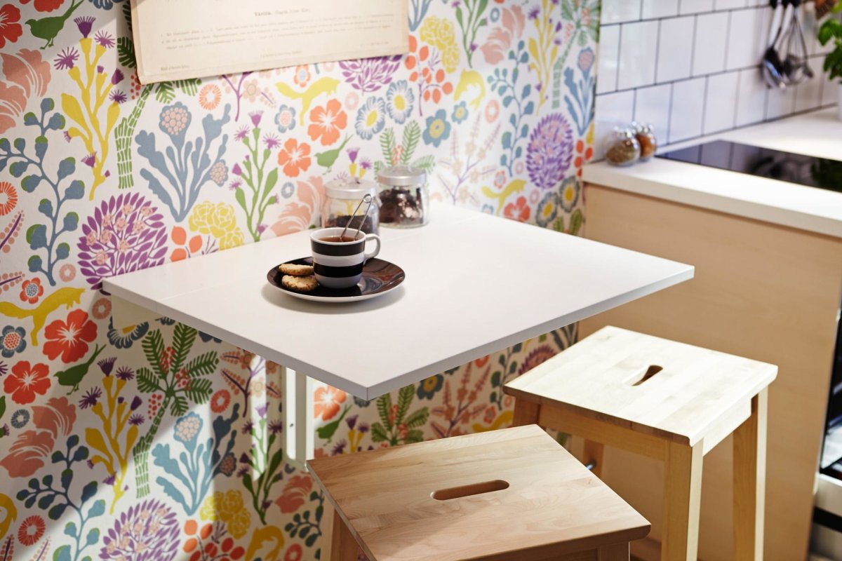 Откидной стол для маленькой кухни