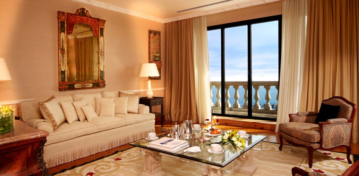 Цвет штор к желтым стенам