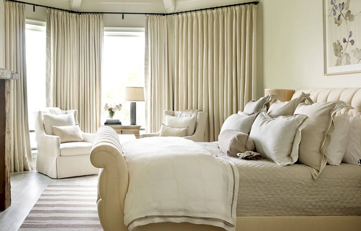 Шторы для спальни в бежевых тонах
