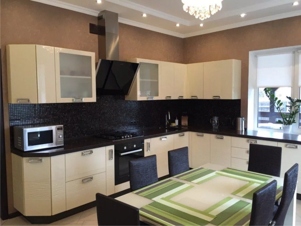 Кухня цвета слоновой кости глянец