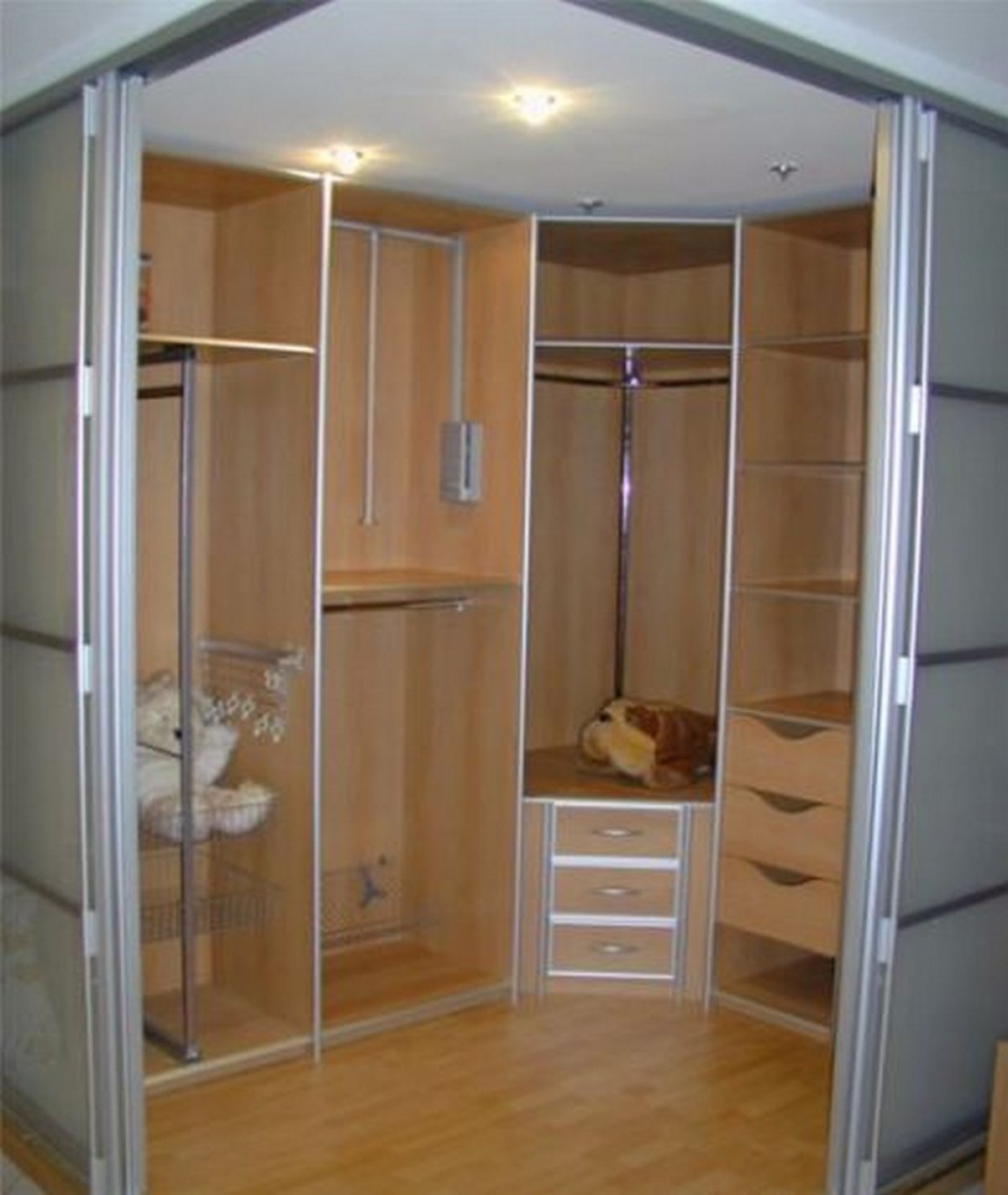 Угловой шкаф купе аристо