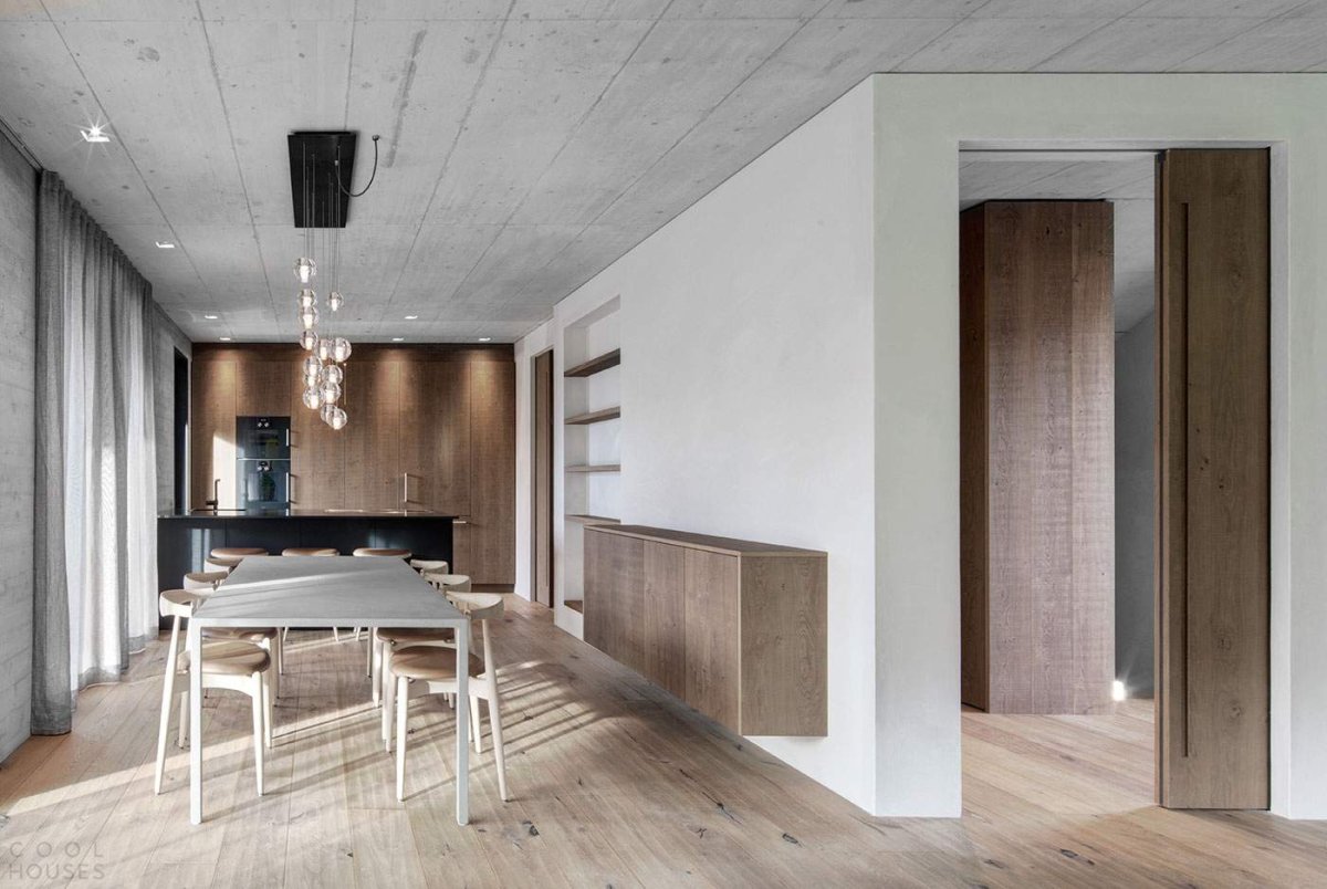 Бетонный потолок в дереве