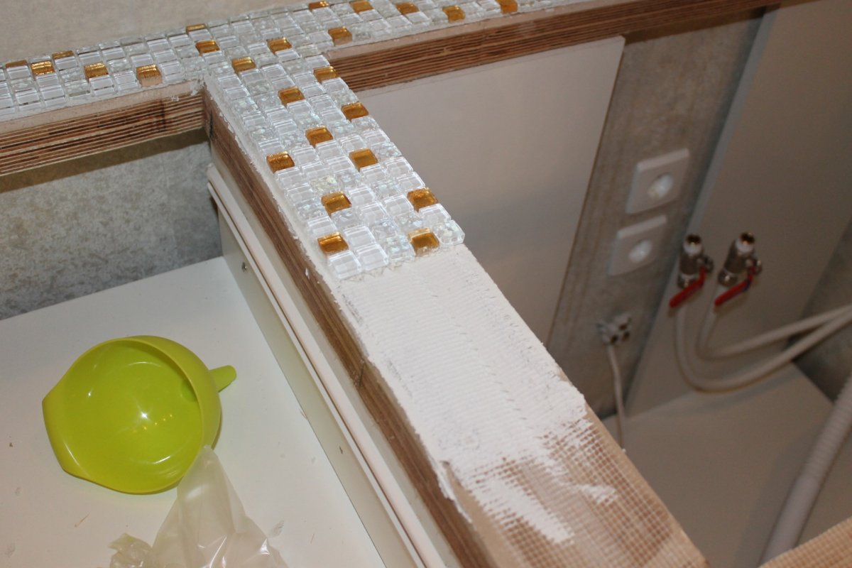 Столешница из плитки большого размера