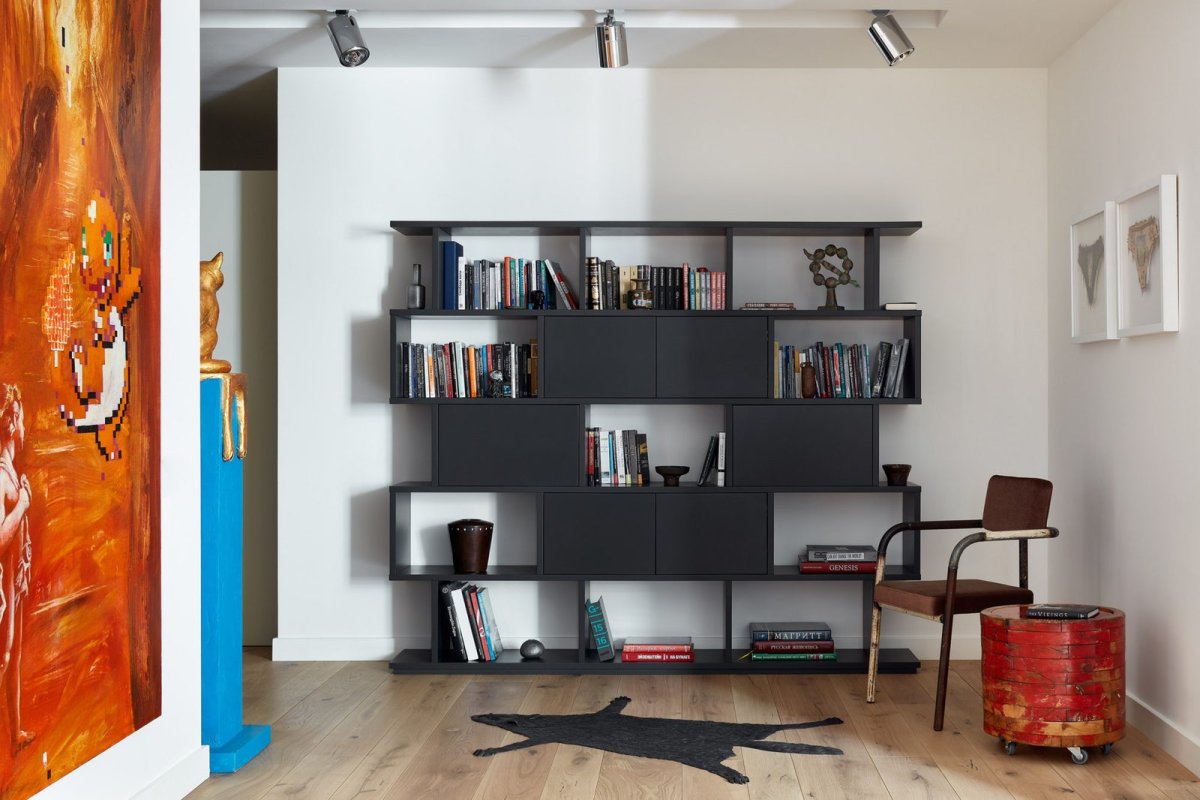 Спальня лофт с телевизором