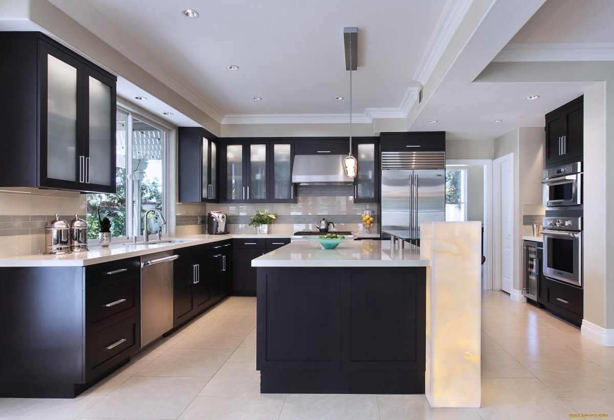 Кухня двухцветная синяя