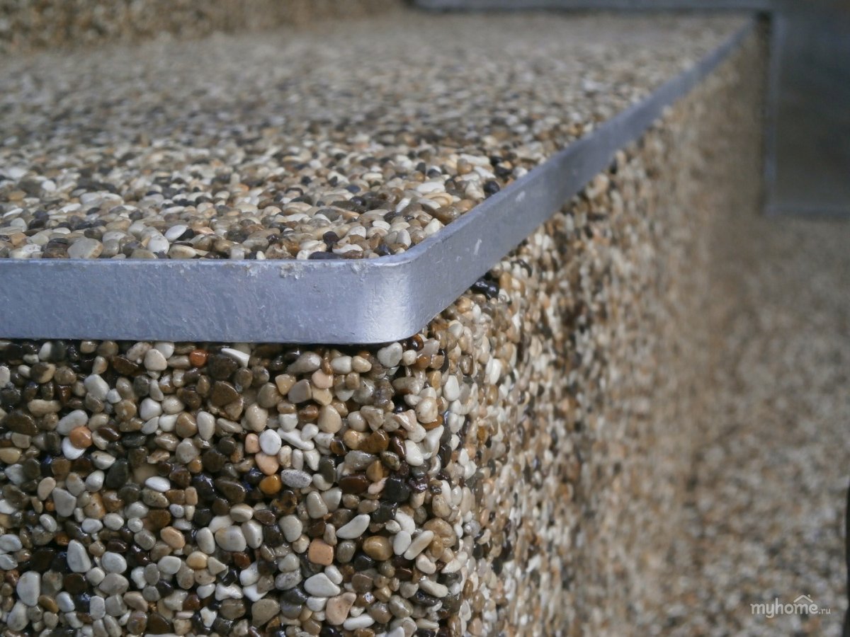 Отделка ступеней мраморной крошкой