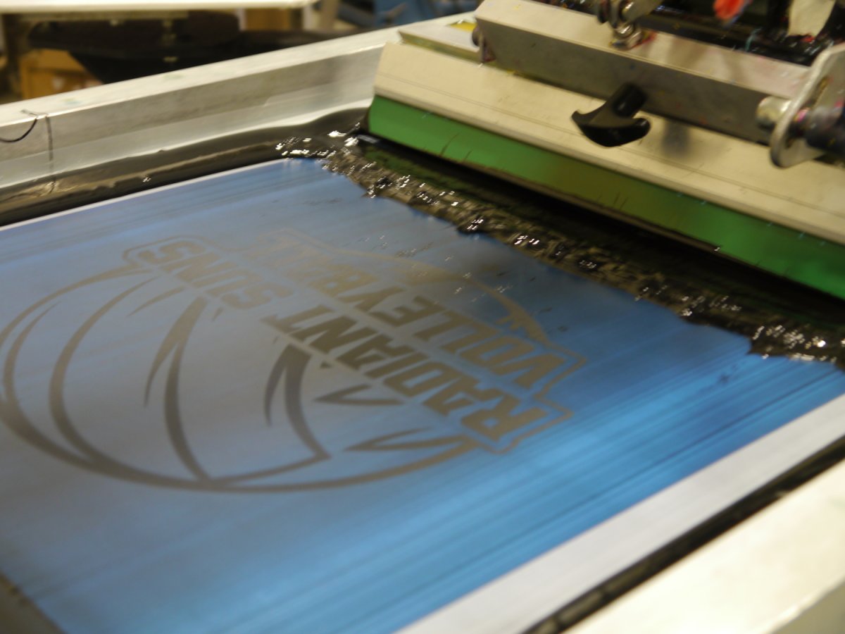 Стильные обои в гостиную