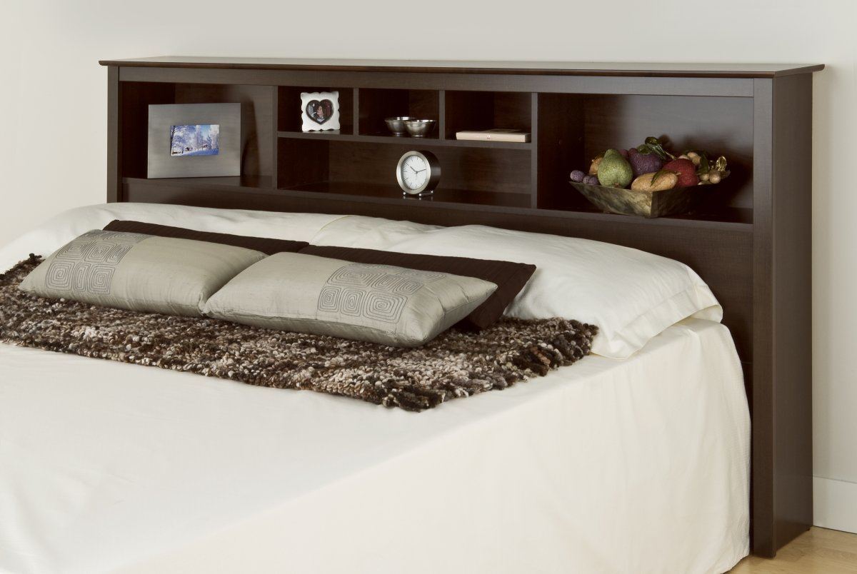 Кровать с полкой в изголовье