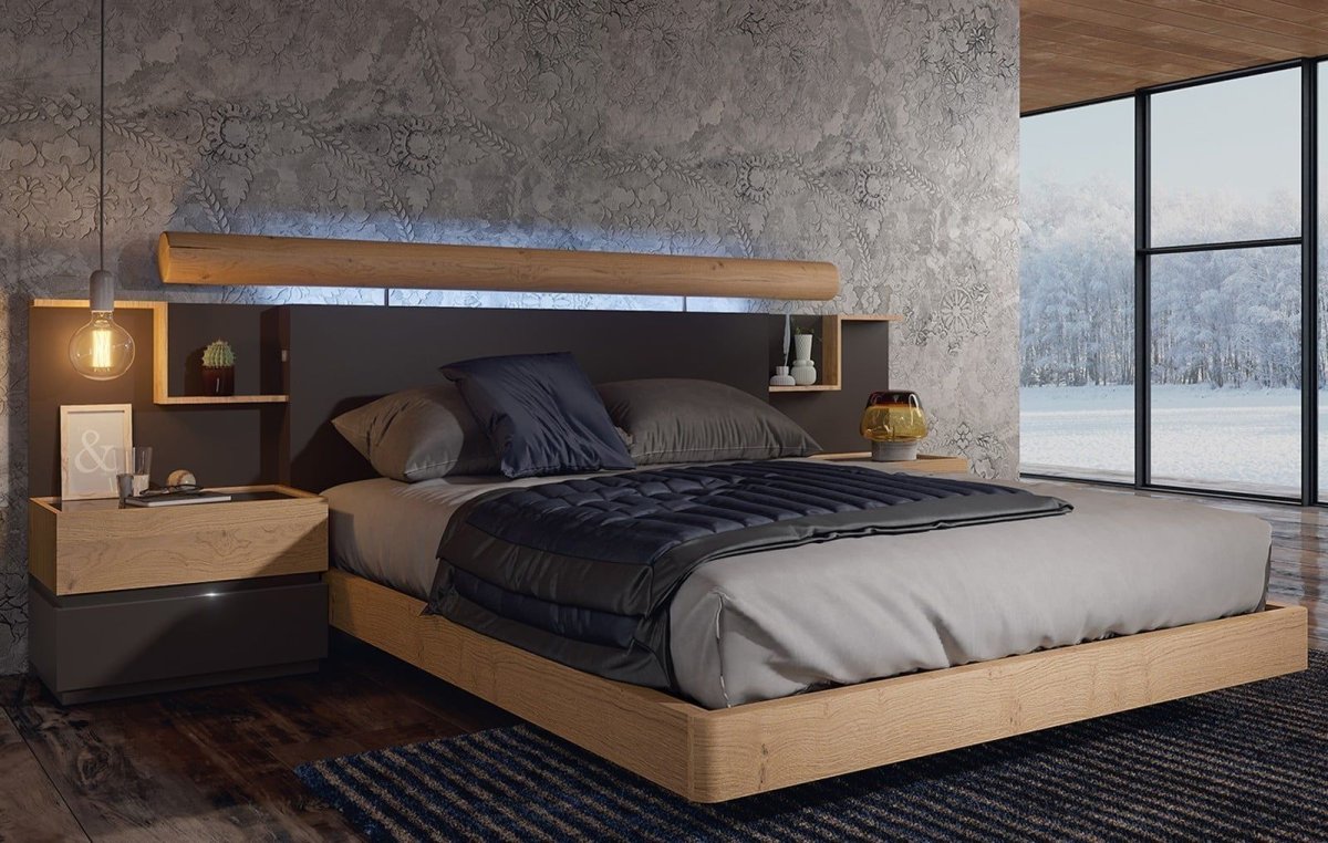 Кровать с деревянным изголовьем