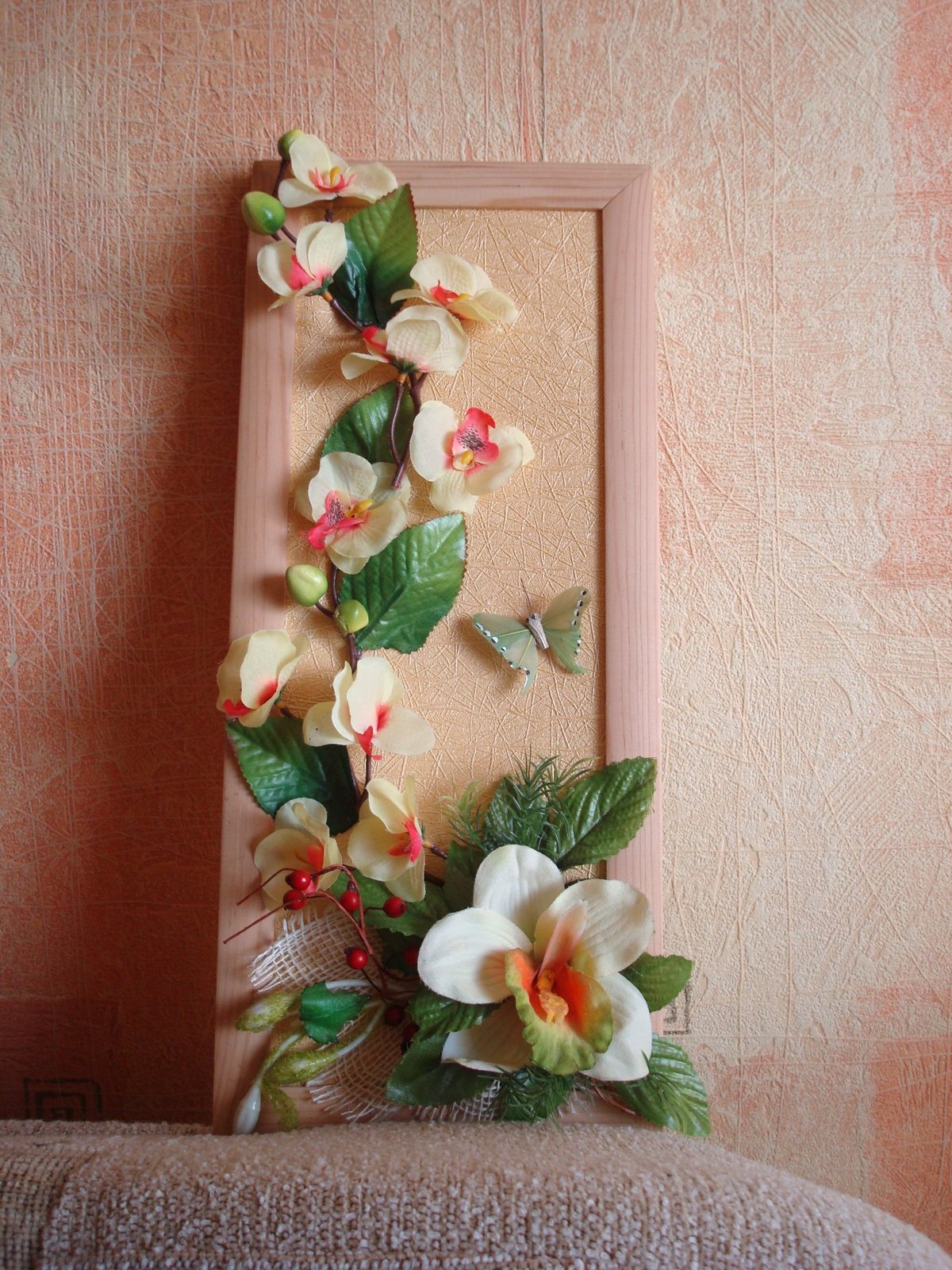 Декоративные цветы на стену (74 фото)