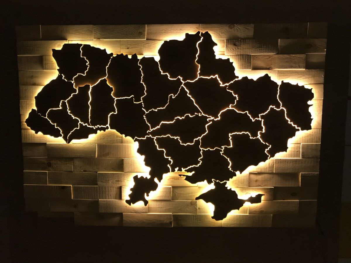 Карта мира из дерева на стену
