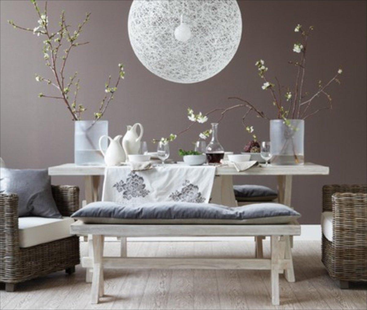 Интерьер гостиннтй в сером перламутровом цвете