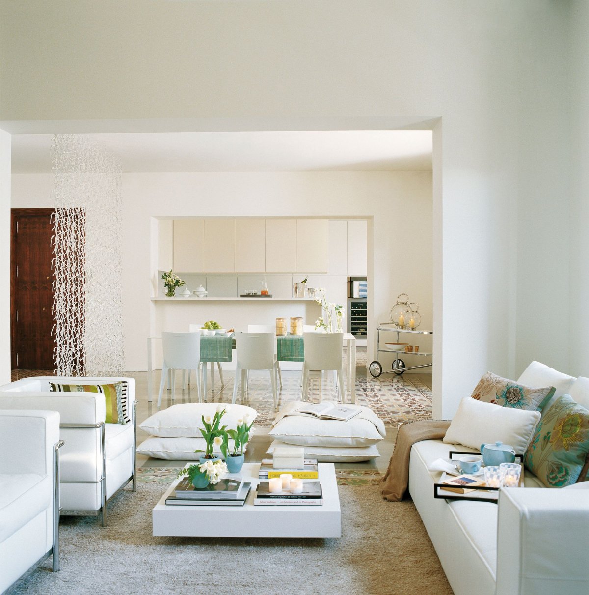 Интерьер гостиной в нюансовом стиле