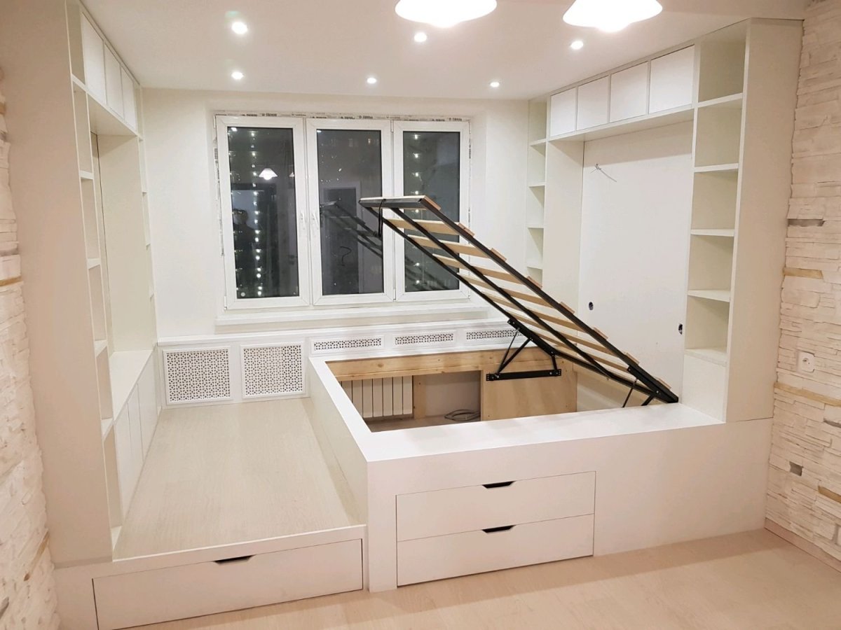 Кровать в маленькой квартире