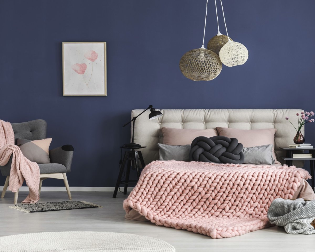 Темно серые стены в интерьере