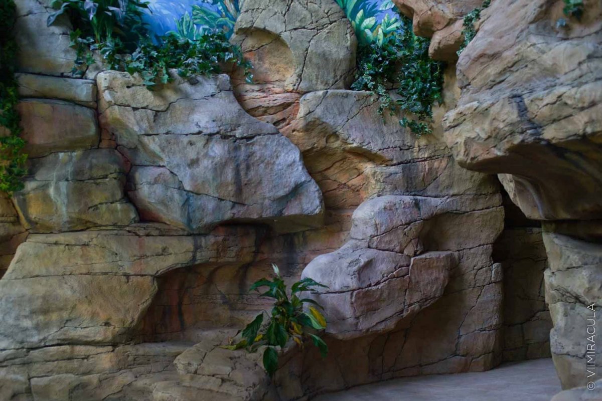 Искусственный водопад в замке арт