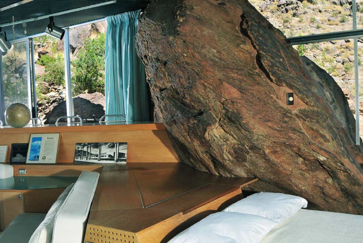 Имитация водопада в интерьере