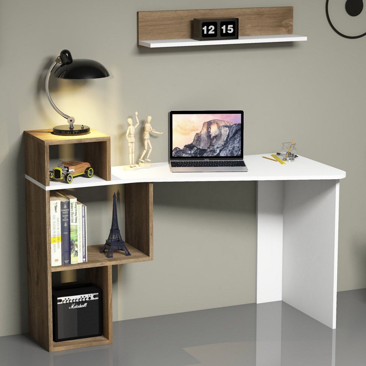 Полки над письменным столом