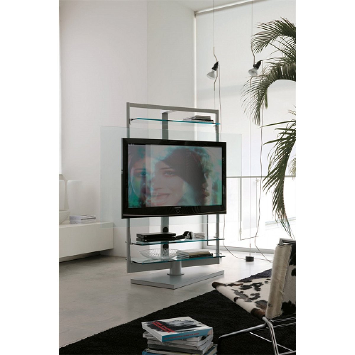 Стеклянная полка под телевизор