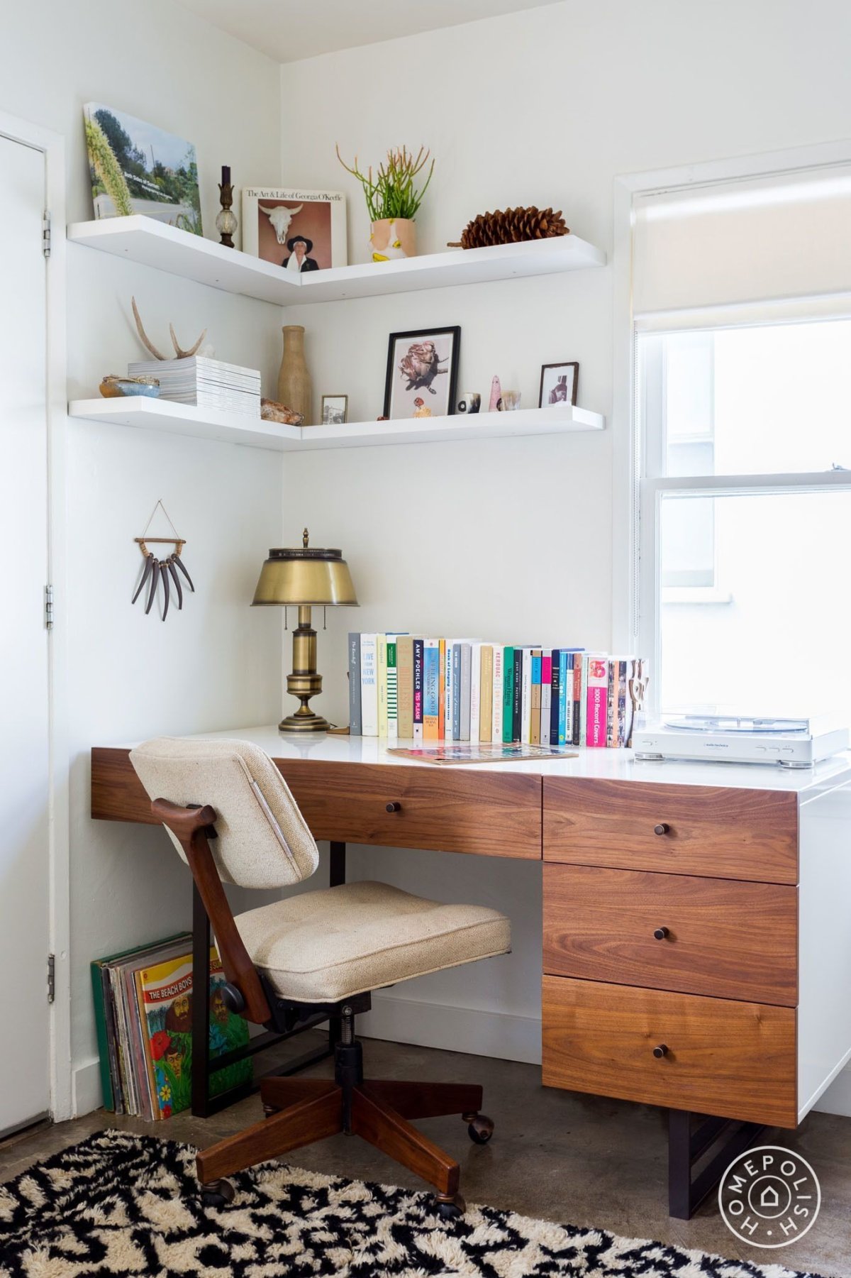 Полка над столом