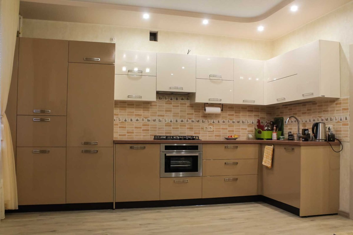 Бежевые стены на кухне