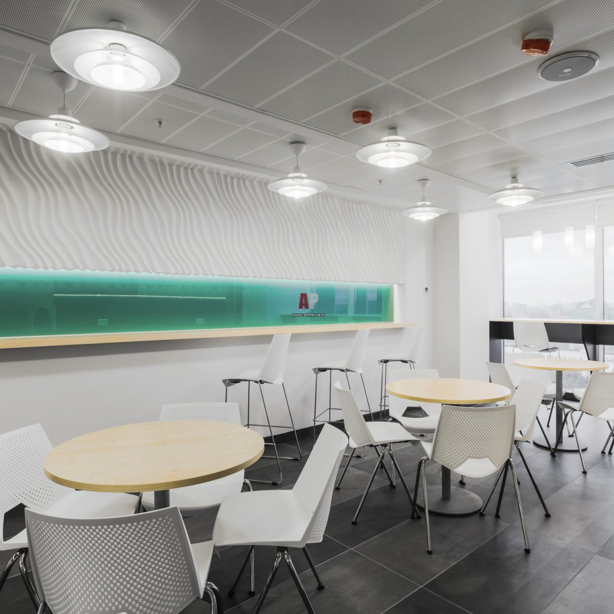 Интерьер маленькой кофейни