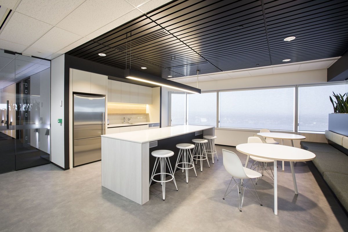 Салатовые стены в офисе