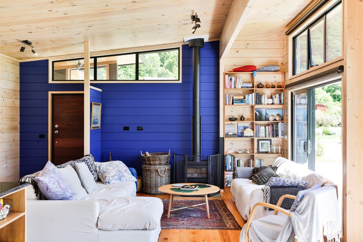 Синяя вагонка в интерьере