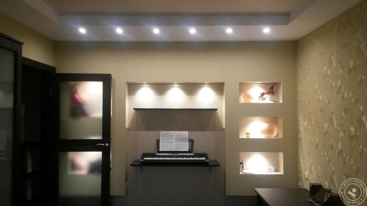 Гипсокартонный короб на стене