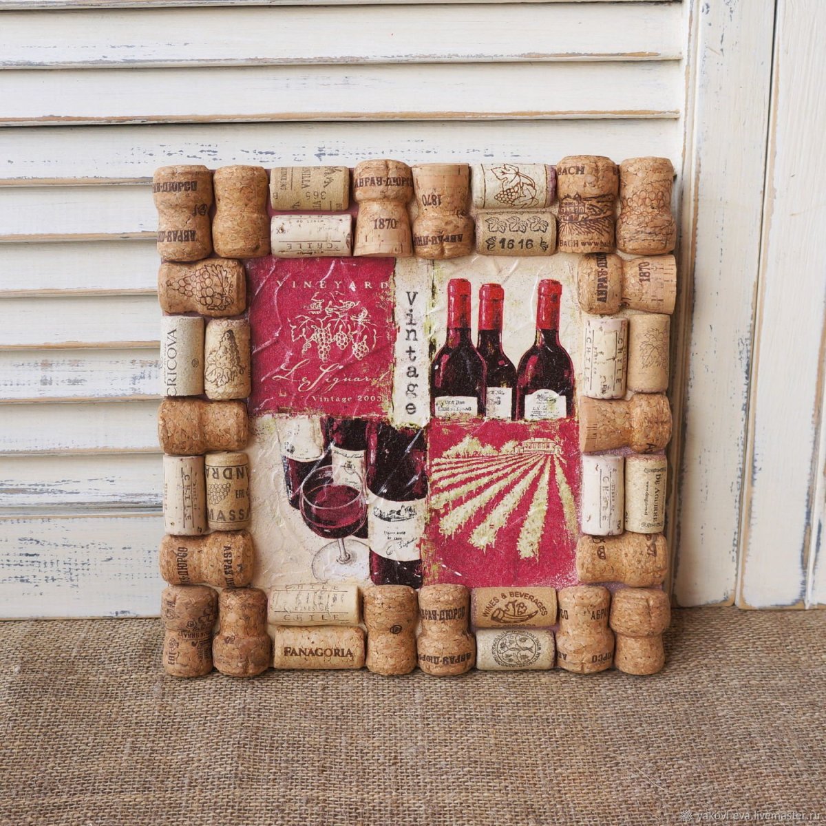 Панно из пробок от шампанского