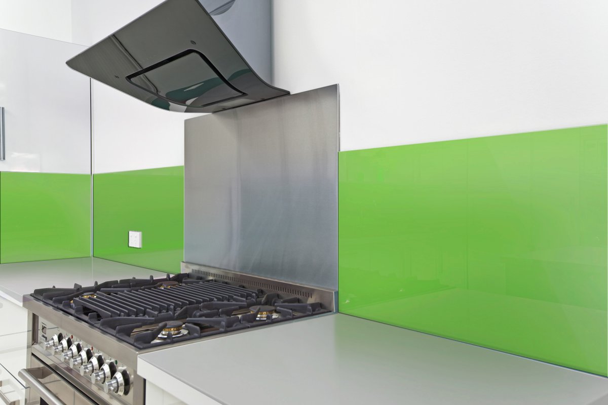 Стеклянный экран для кухни