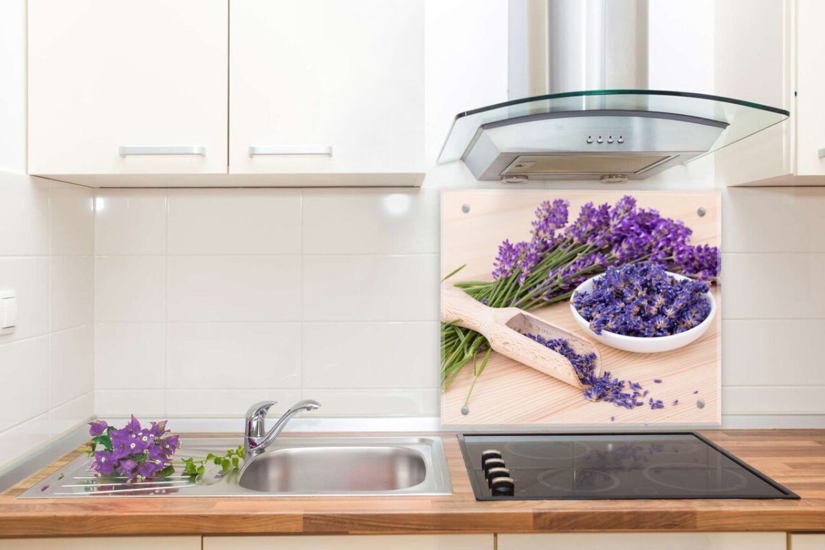 Защитный экран для кухни из стекла