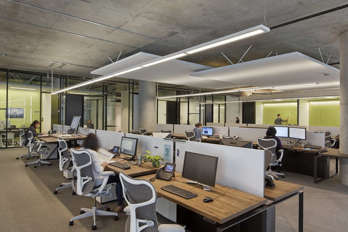 Шоурум с офисным столом