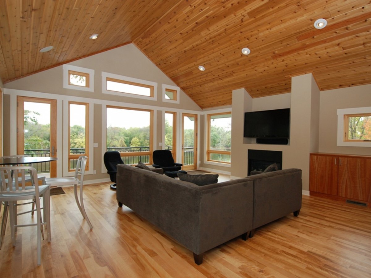 Отделка стен фанерой