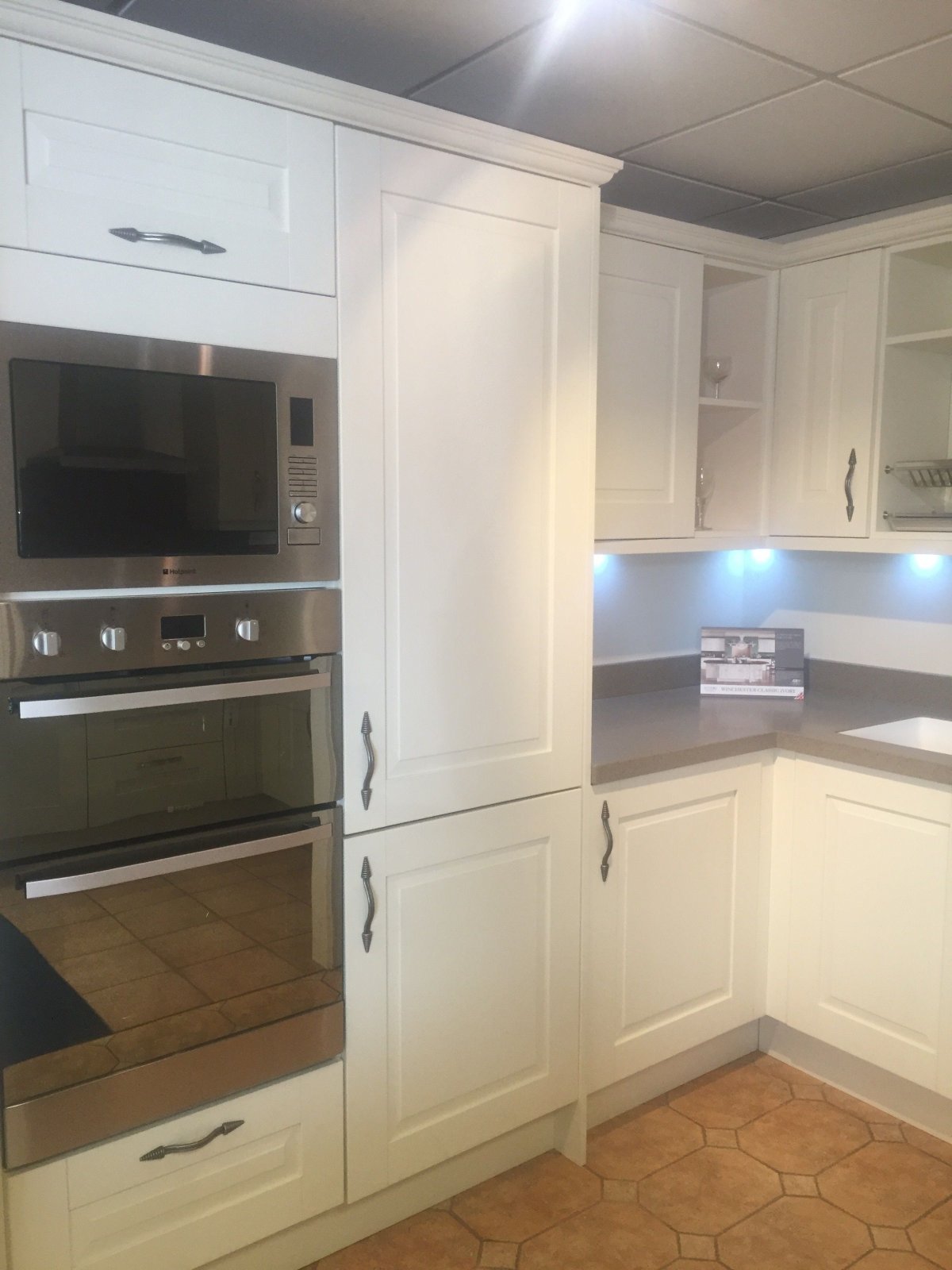 Кухня цвета слоновой кости