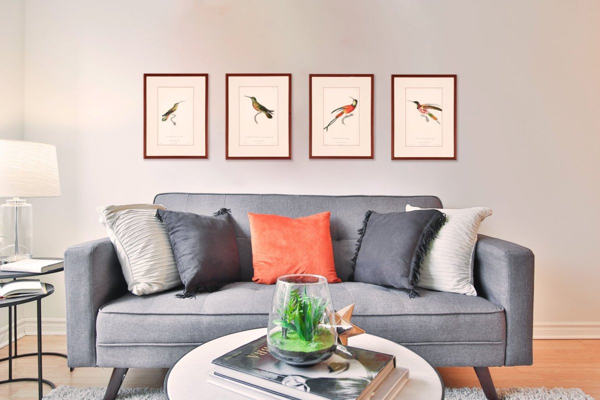 Развесить картины