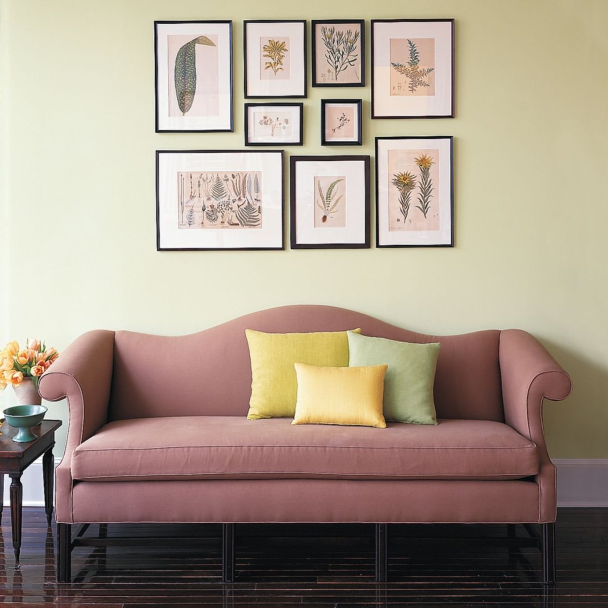 Декор над диваном