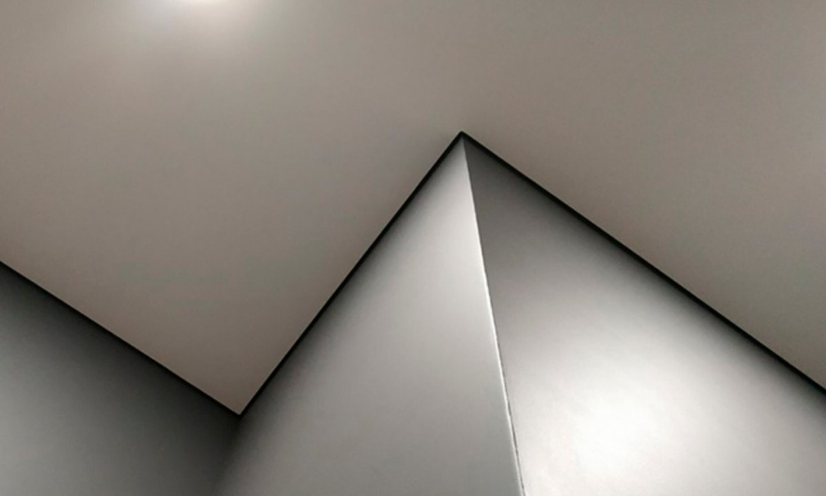 Теневой профиль для натяжных потолков