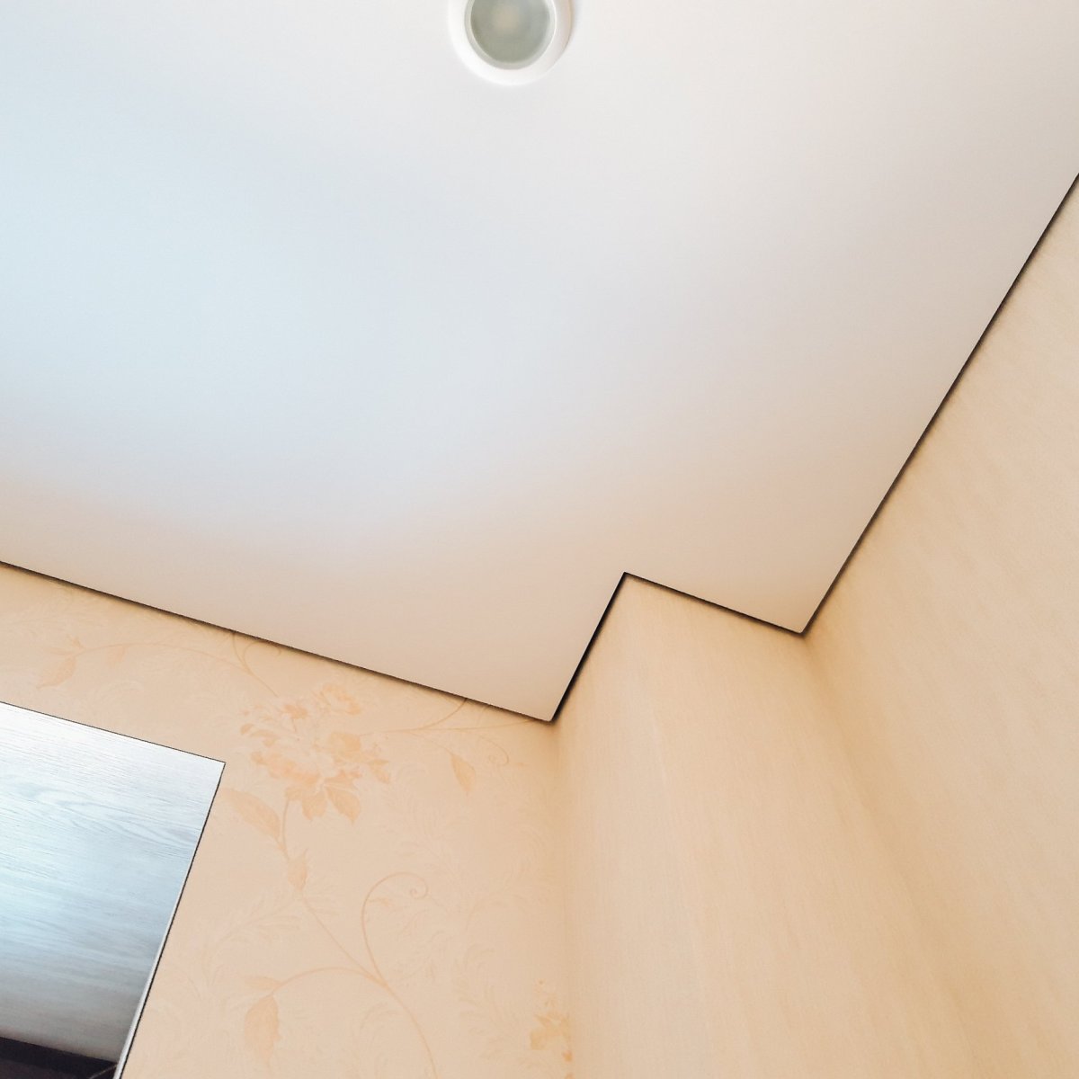 Slott 40 профиль для натяжных потолков