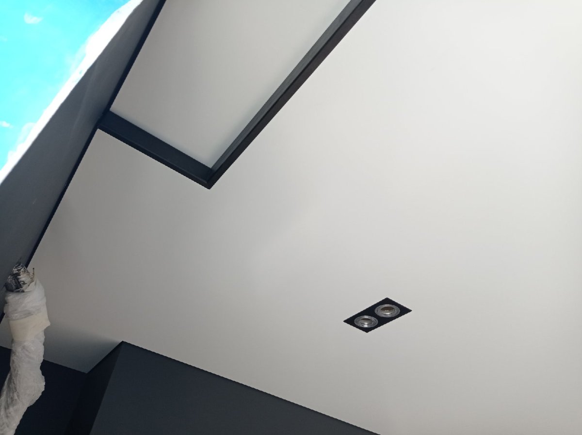 Теневой шов натяжной потолок