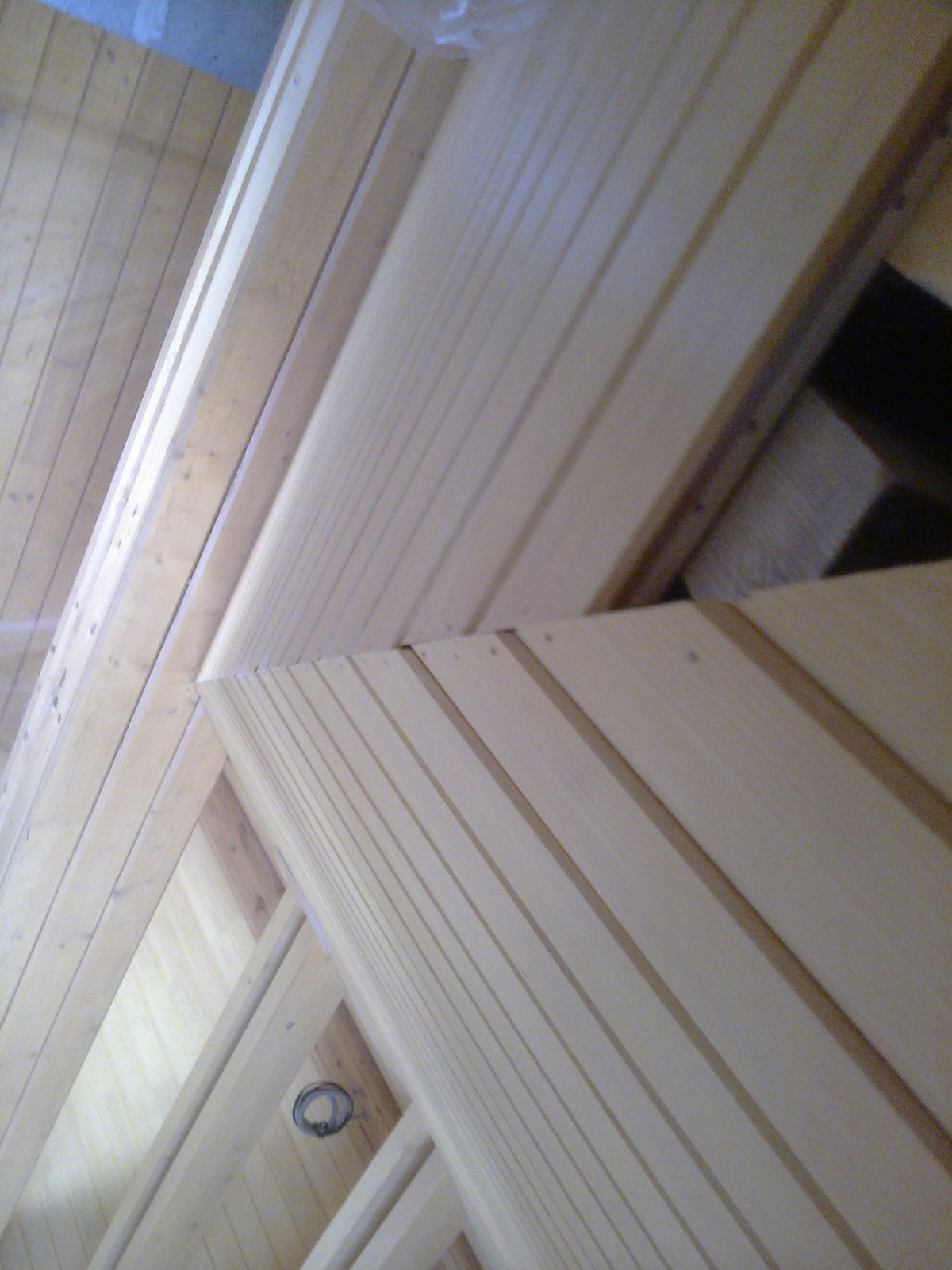 Отделка стыков вагонки