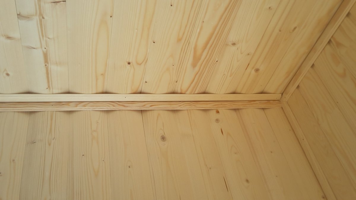 Плинтуса на потолок вагонка